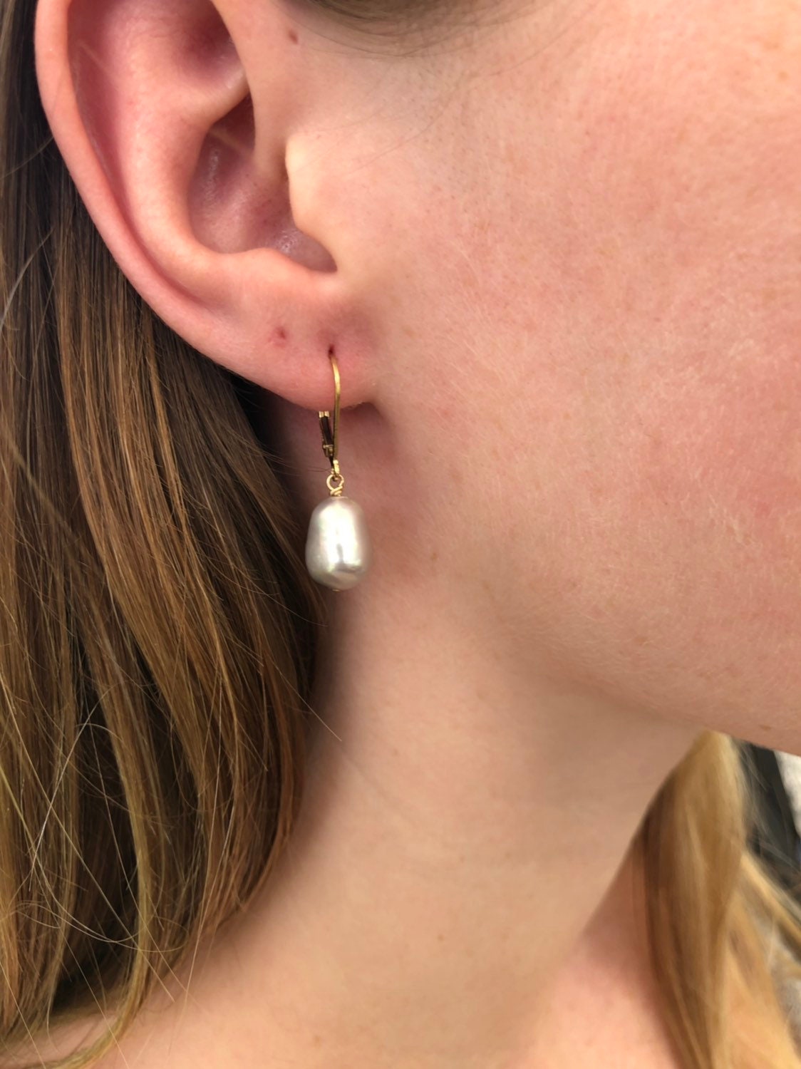 Baroque pearl dangle hoop earrings