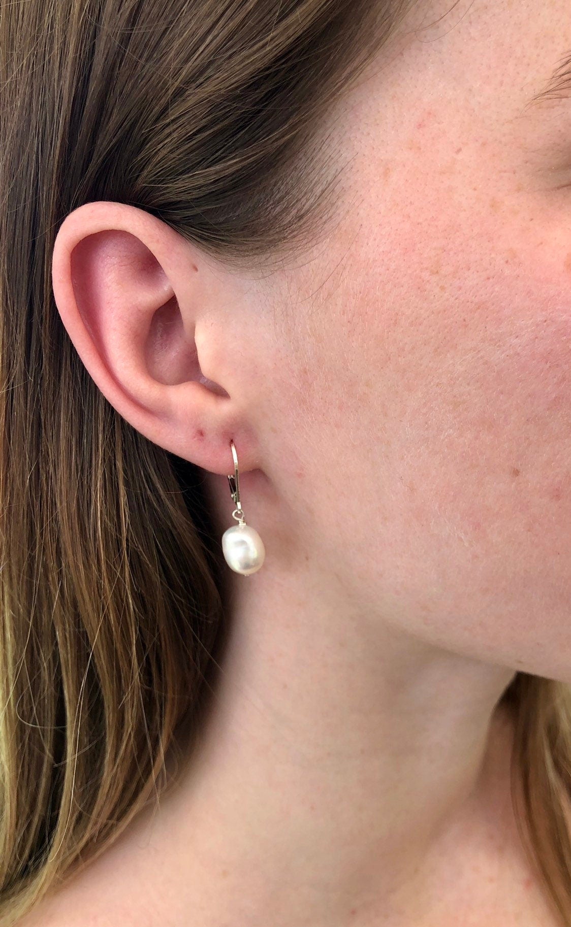 Baroque pearl dangle hoop earrings