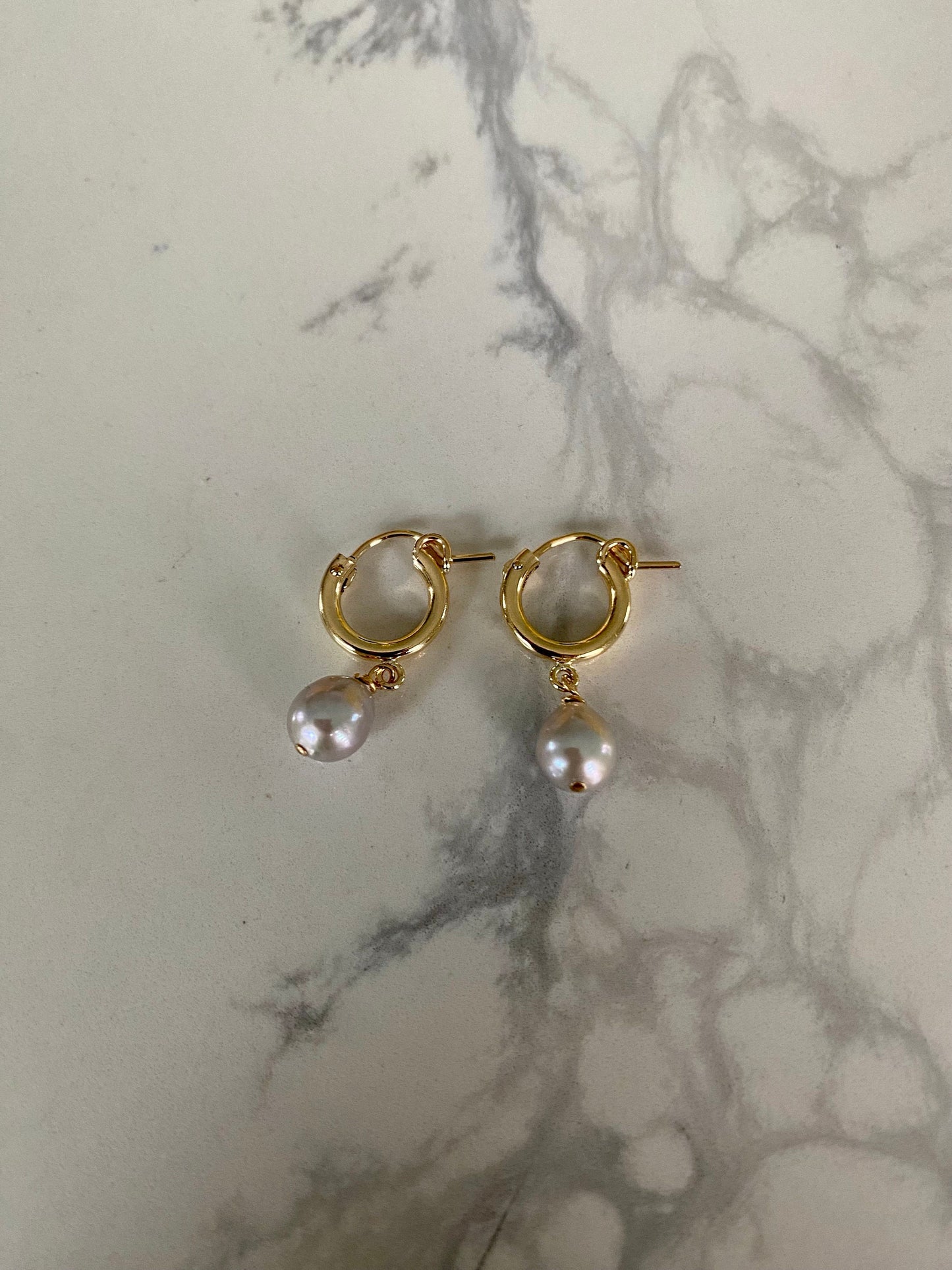 Small hoops with dangle pearl