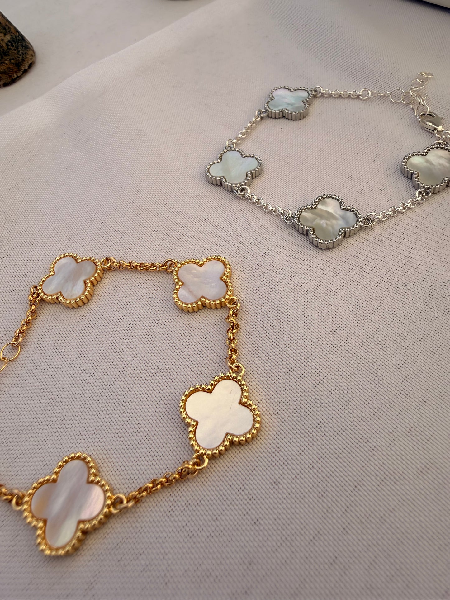 Mother of pearl clover bracelet