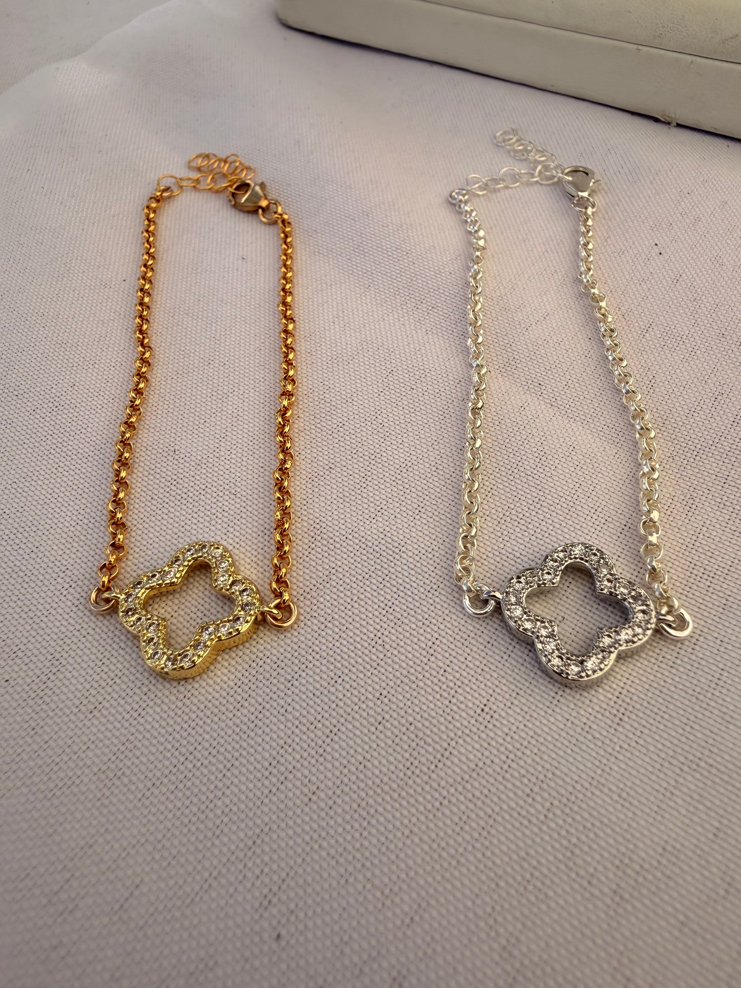 Clover connector bracelet with cubic zirconia