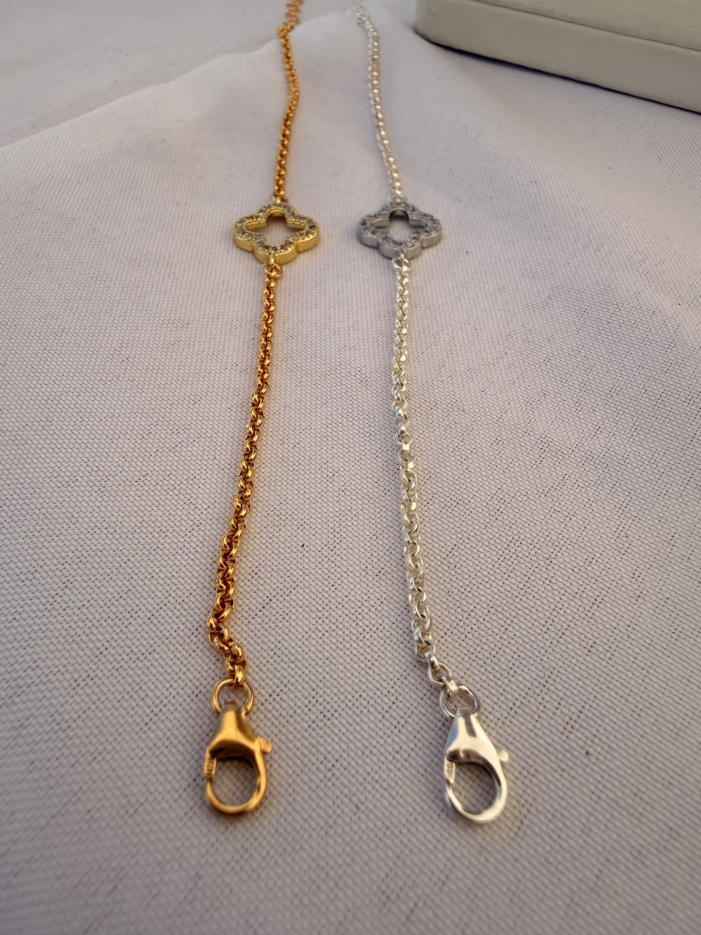 Clover connector bracelet with cubic zirconia