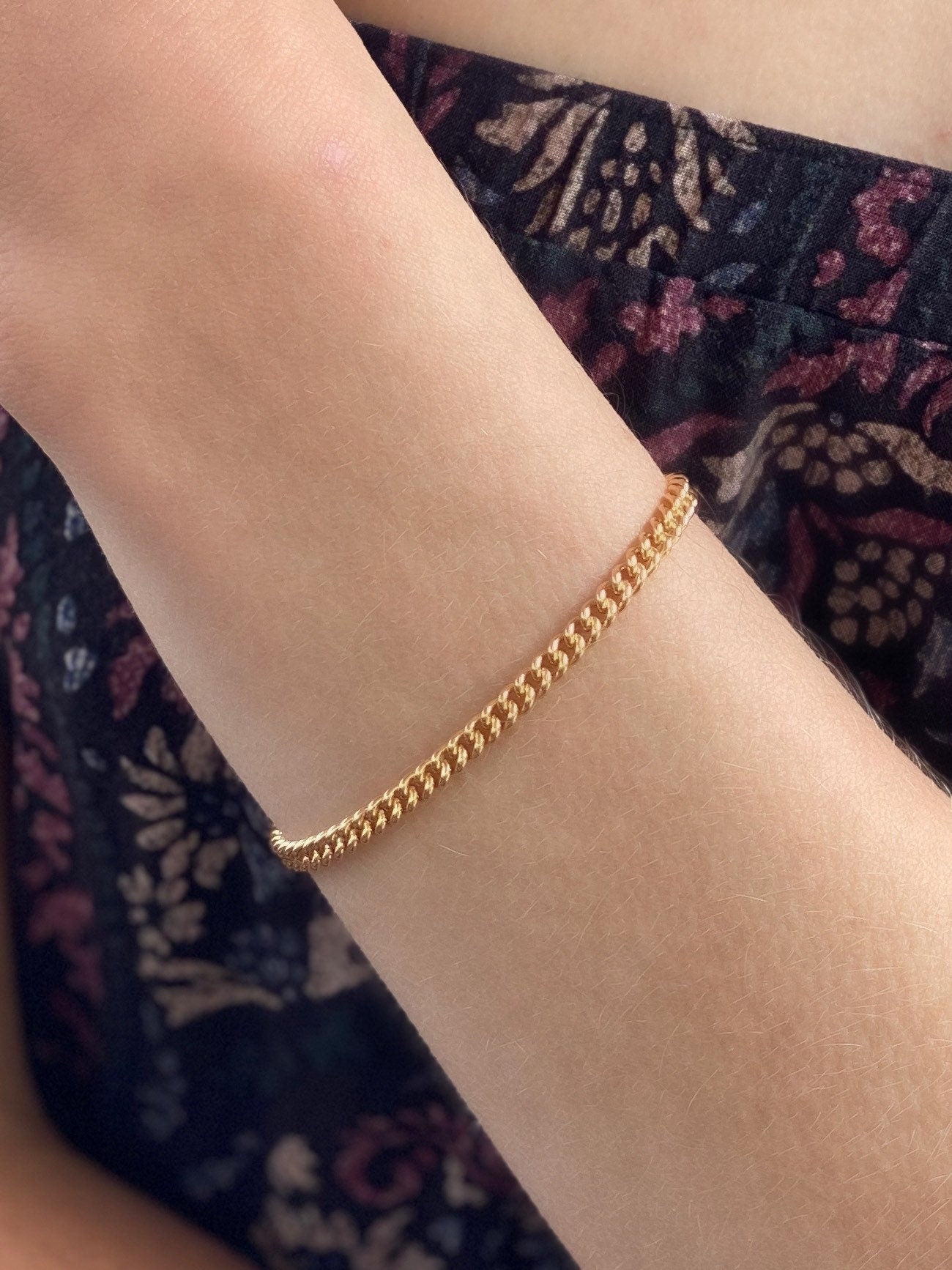 Dainty curb chain bracelet