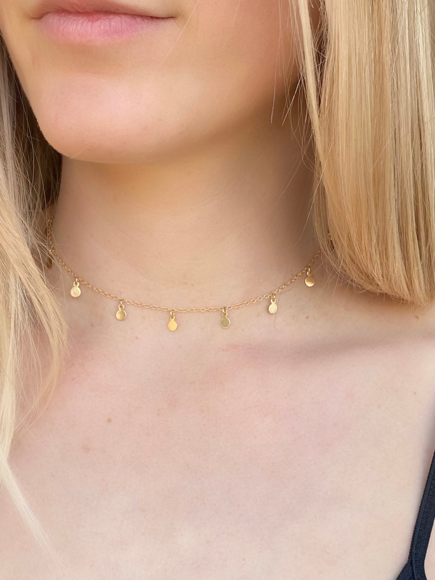 Dainty circle charm choker