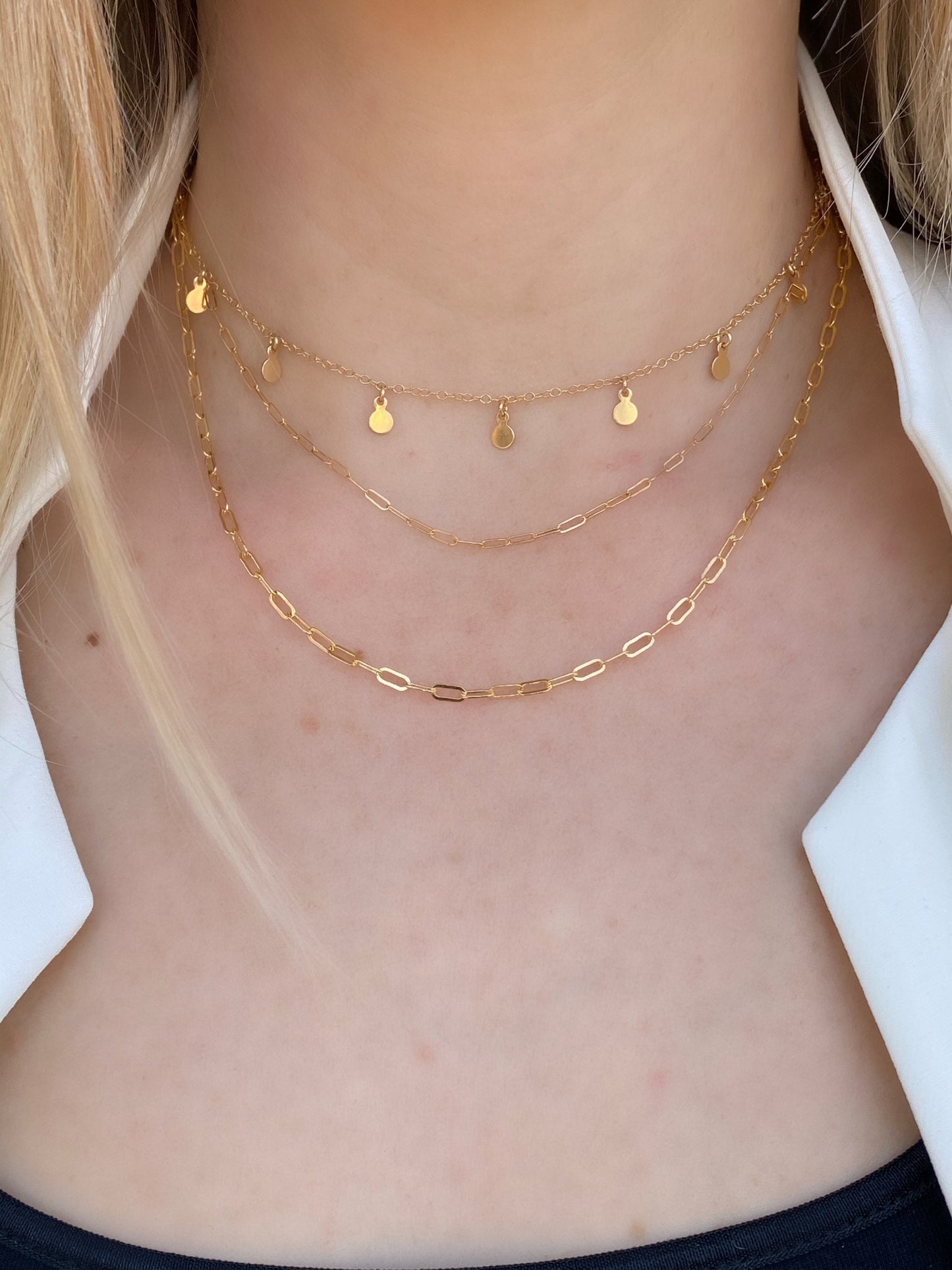 Dainty circle charm choker